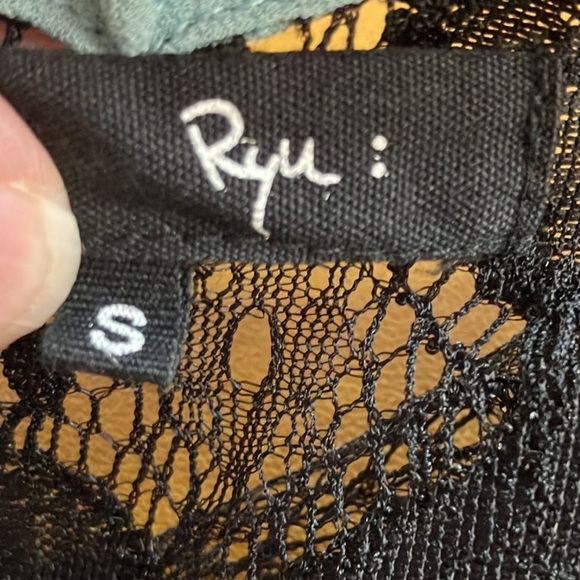 Ryu | Black Lace Shrug Top - Picture 11 of 14